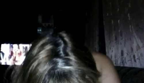 Мужчина снимает на любительскую камеру свой домашний секс с длинноволосой стройной шлюхой онлайн