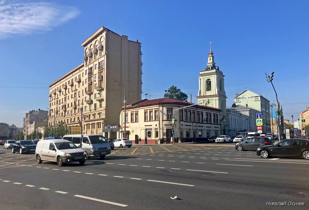 Валы москва. Площадь Земляной вал в Москве. Басманный район Москвы. Басманная площадь. Площадь Басманного района Москвы.