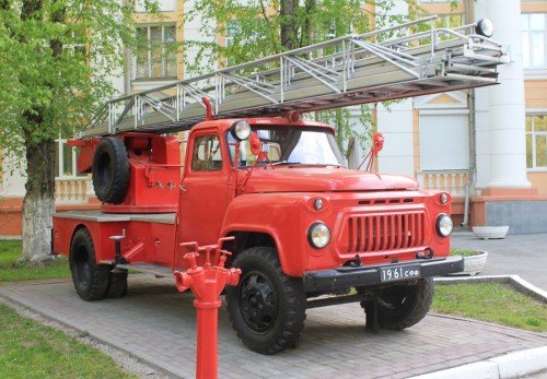 Музей пожарной техники. Лестница, ГАЗ 52.