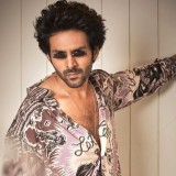 Kartik-Aaryan-reveals-he-still-travels-in-economy-class-but-says-Private-jet-bhi-aana-chahiye_-Sapne-dekhna-bhi-chhod-dunga-kya-1