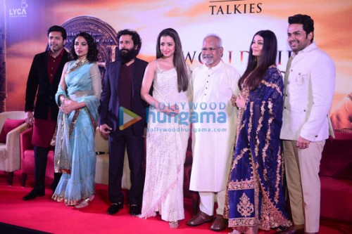 Photos-Aishwarya-Rai-Bachchan-Mani-Ratnam-and-others-snapped-at-PS-1-press-conference-in-New-Delhi-4.jpg