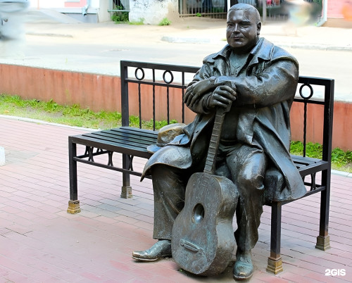 Памятник Михаилу Кругу в Твери. ч
